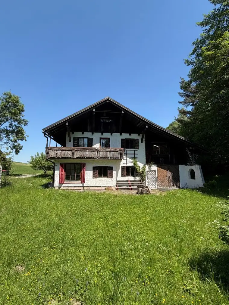 Salzburg Anthering: 2.248 qm Liegenschaft in idyllischer Alleinlage mit Landhaus plus Nebengebäude