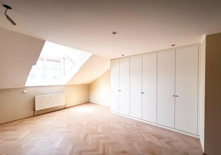 Sanierte 3 Zimmer-DG-Wohnung im Andräviertel