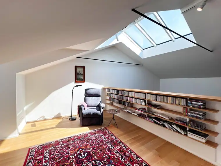 Wohnen im Herzen der Altstadt 5-Zimmer Dachgeschosswohnung mit Galerie
