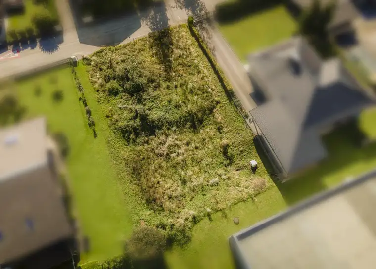 Voll aufgeschlossenes Baugrundstück am grünen Stadtrand