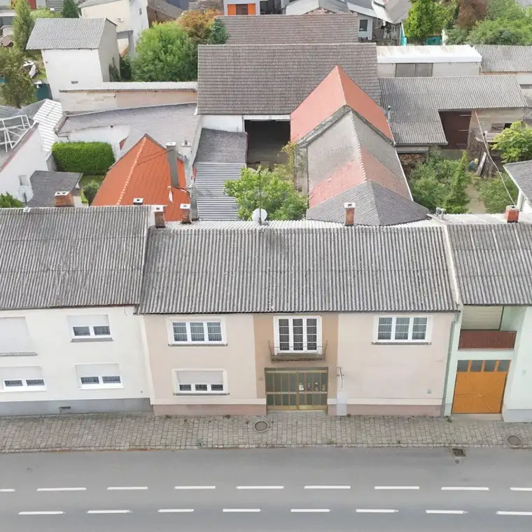 Frühlingserwachen im Ortskern – Historisches Winzeranwesen mit Entwicklungspotenzial