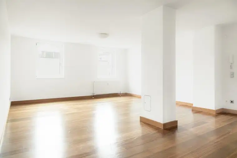 Attraktive 2,5-Zimmer-Dachgeschoßwohnung in zentraler Stadtlage