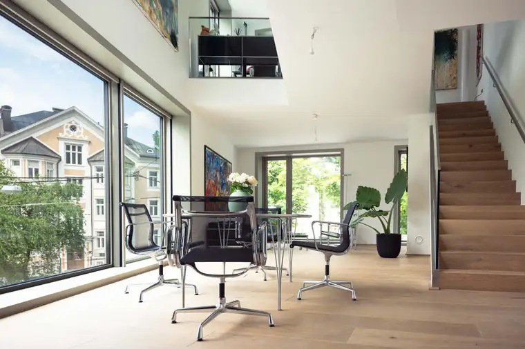Zentrale, top-moderne Bürofläche zu vermieten