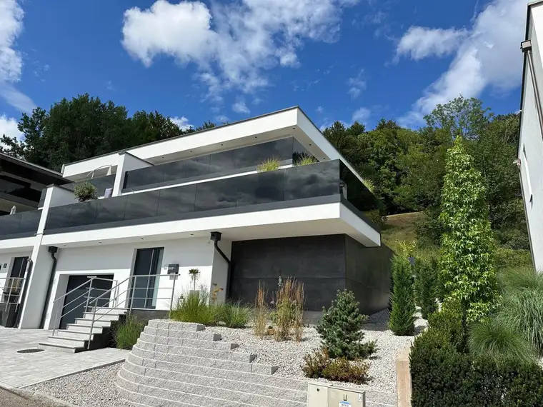 Exklusive Doppelhaushälfte in Mondsee mit traumhaftem, unverbaubarem Ausblick!