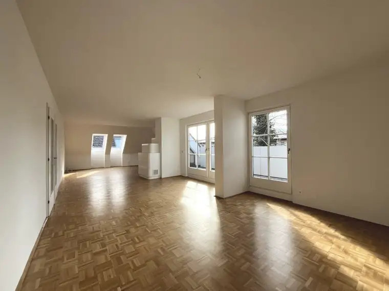 Salzburg/Aigen: Helle 4-Zimmer-Dachgeschosswohnung in Ruhelage!