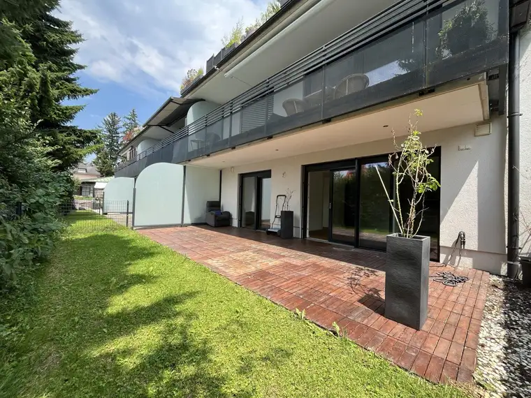 Fasangarten: Gemütliche 2-Zimmer-Wohnung mit kleinem Privatgarten