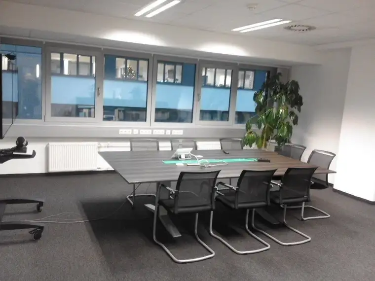 attraktives Bürohaus, U3-Nähe, Stellplätze, EDV-Verkabelung im Büro, Betriebsrestaurant im Haus