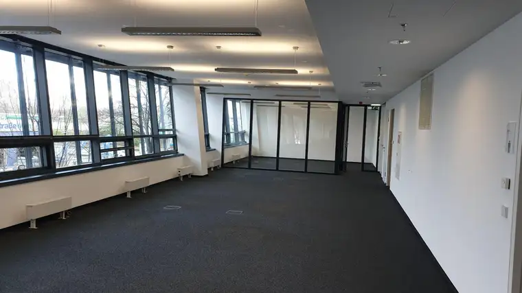 helle, hochwertige Bürofläche bei U-/S-Bahn-Station Handelskai