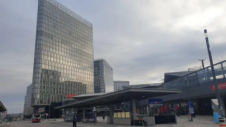 ca. 720 m² Bürofläche in Büroturm direkt am Hauptbahnhof Wien, voll möbliert, schöne Aussicht