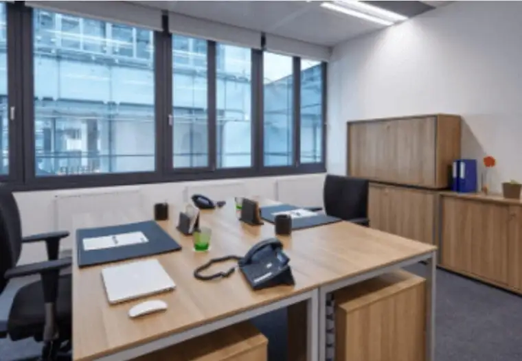 moderner Büroraum, möbliert für 2 Arbeitsplätze, provisionsfrei für den Mieter
