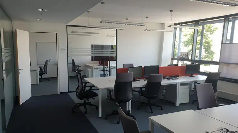 Büro in modernem, energieeffizientem Bürohaus, U-/S-Bahn-Anbindung, Stellplätze
