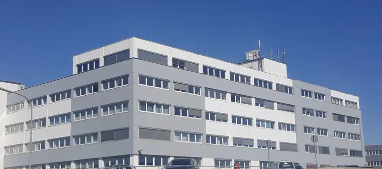 schönes Büro, ÖV-Anbindung, kostenlose Stellplätze