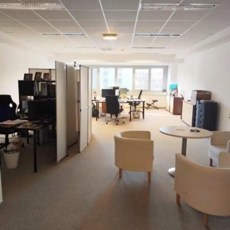 attraktives Bürohaus, nahe U3, Stellplätze, Betriebsrestaurant