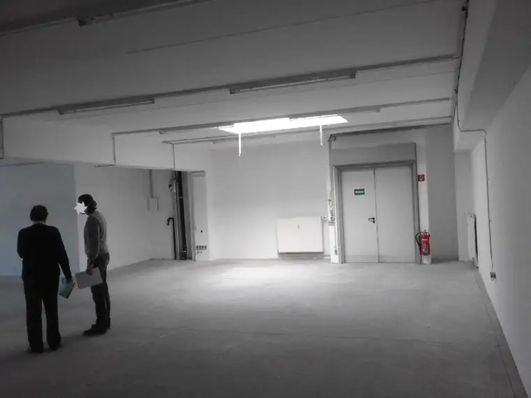 Gewerbeobjekt, Lager mit Büro im 1. OG, großer Lastenlift, Anlieferbereich