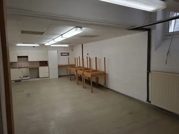 2 Kellerräume, Duschen, WC, geeignet für Lager, Sport, Hobby