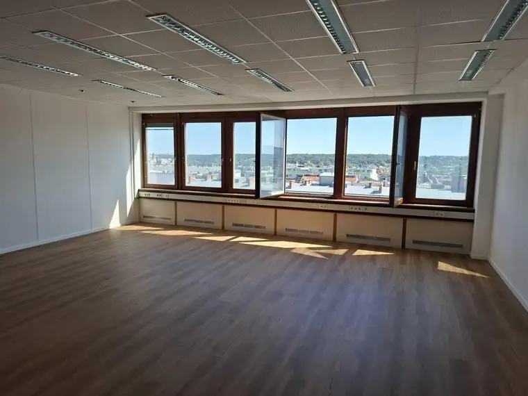 heller, renovierter Büroraum im 6.OG mit toller Aussicht