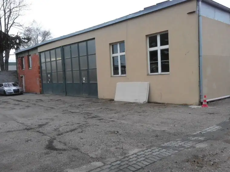 Lagerhalle in Gewerbegebiet