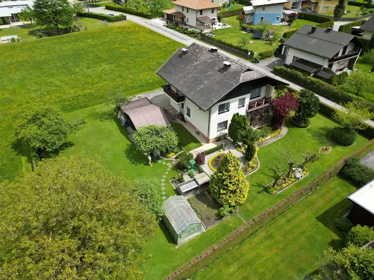 CHARMANTES ZWEIFAMILIENHAUS inmitten der Kärntner Berg-Seenregion Feld am See und Bad Kleinkirchheim !