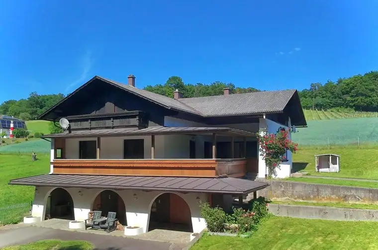 Charmantes Landhaus inmitten der Thermenregion mit viel Potential !
