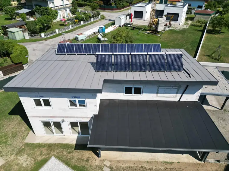 Modernes Einfamilienhaus mit POOL PV-Anlage und großzügigen Grundstück !