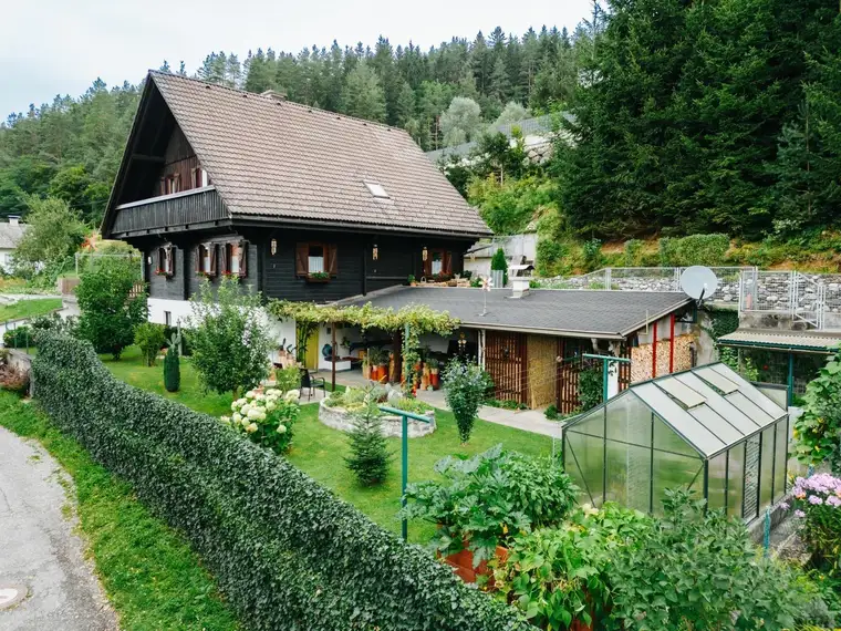 Gepflegtes Einfamilienhaus mit Waldparzelle in Wernberg