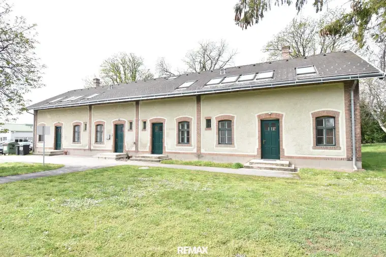 Geräumige Bürofläche mit zwei Eingängen in denkmalgeschütztem Gebäude und frequentierter Lage!