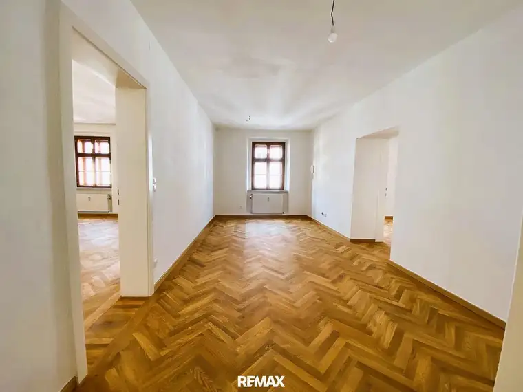 Großzügige Altbauwohnung in der Fußgängerzone! WG geeignet