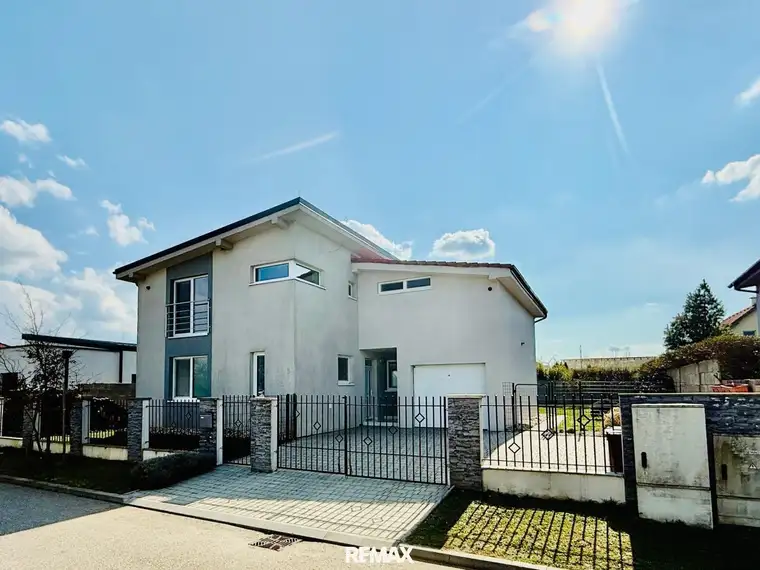 Modernes Einfamilienhaus mit einer Nutzfläche von ca. 200 m2