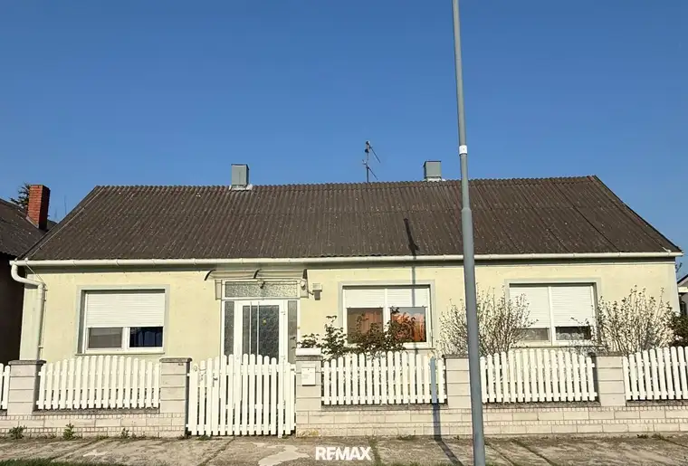 Preisreduzierung - Einfamilienhaus auf Eckgrundstück mit Einfahrt &amp; Nebengebäuden