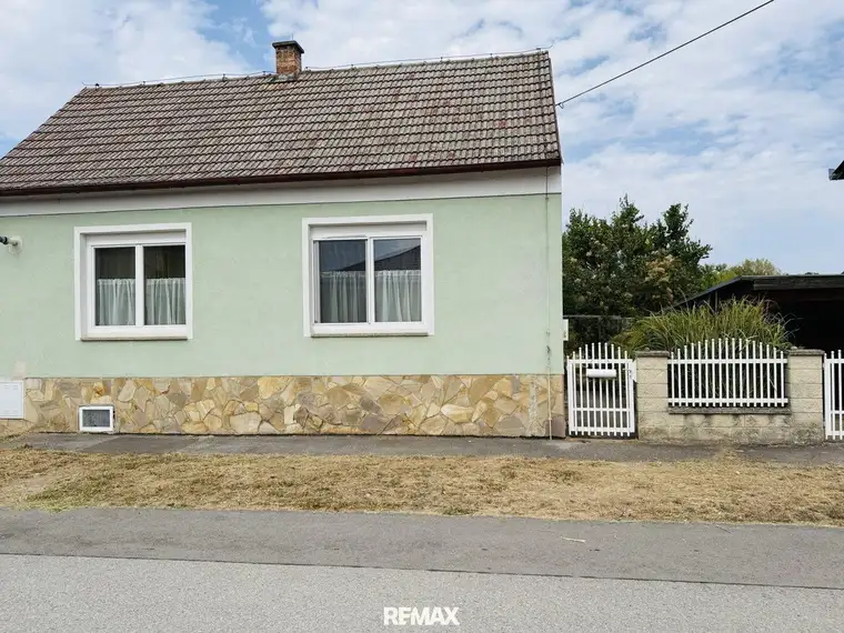 Entzückendes Einfamilienhaus mit Naturgarten,Werkstatt, Atelier und Carport