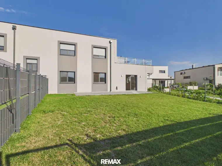 Wohnen mit Urlaubsfeeling: ETW mit Terrasse, Garten &amp; Badeteichzugang