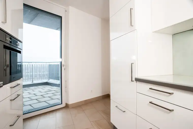 Traumhafte 4-Zimmer Dachgeschosswohnung mit Terrasse und Klimaanlage