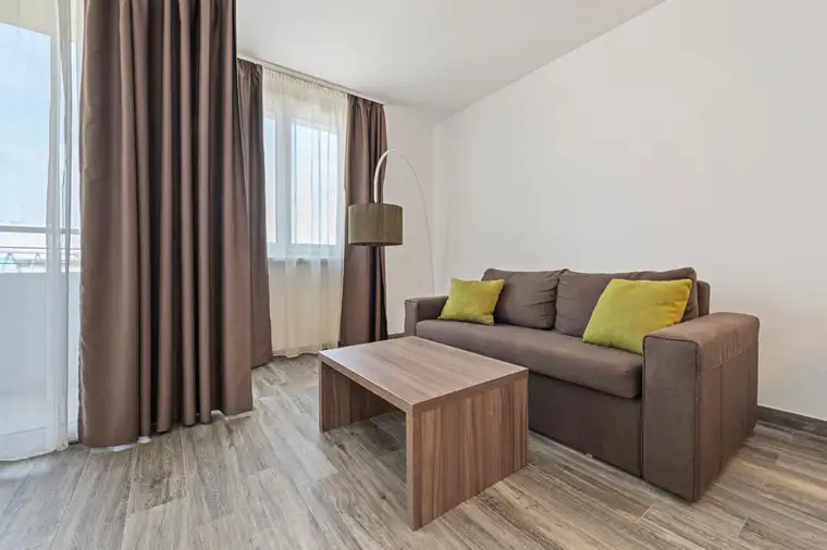 Voll möblierte 2-Zimmer-Wohnung mit Loggia u. Outdoor-Pool zur Langzeit Vermietung
