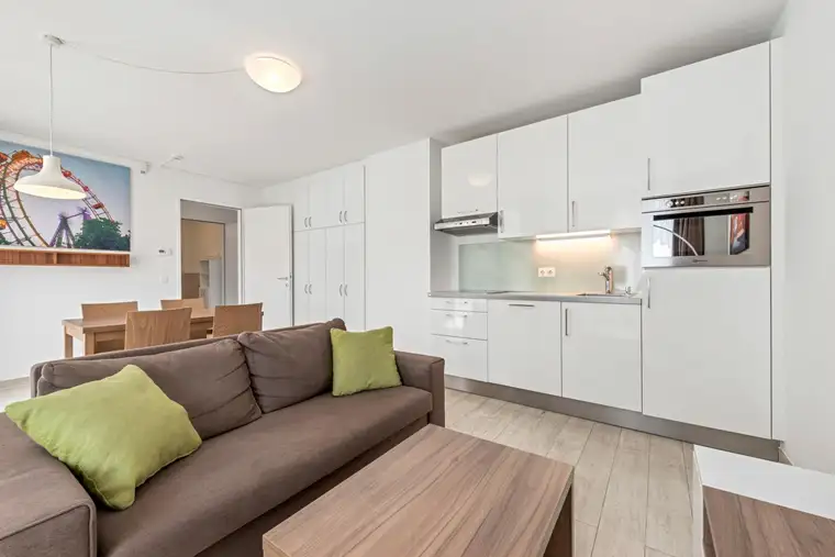 Voll möblierte 2-Zimmer-Wohnung mit Balkon u. Outdoor-Pool