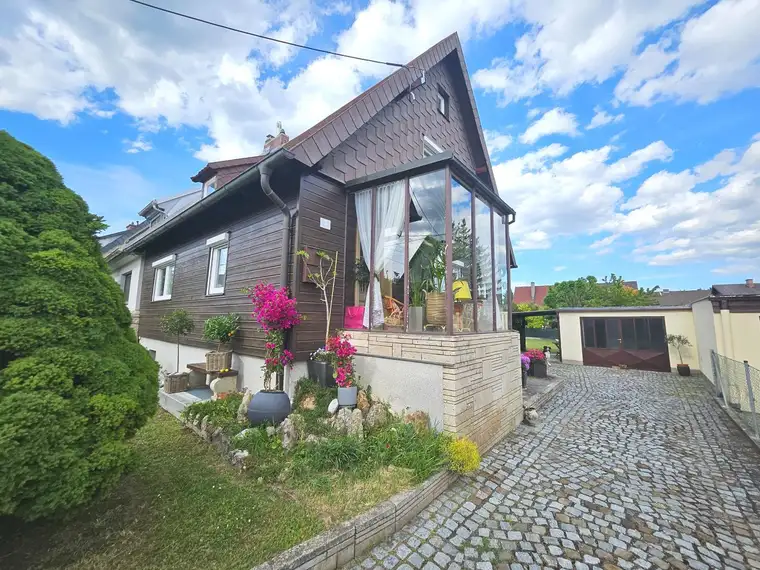 Brigitte Maria Weinberger, ECOREAL Economical Real Estate, Industrie u. Immobilienvermittlung G.m.b.H