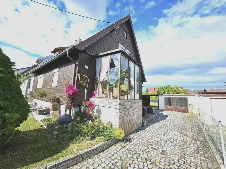 Brigitte Maria Weinberger, ECOREAL Economical Real Estate, Industrie u. Immobilienvermittlung G.m.b.H