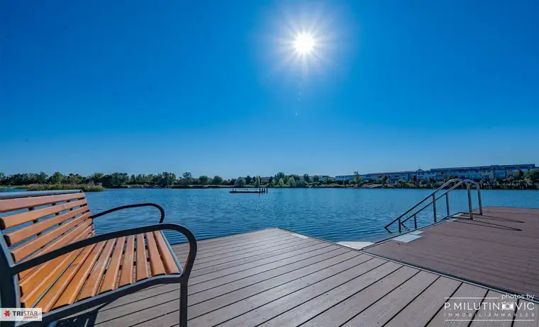 RESERVIERT++NEU in Vösendorf ++Moderne Gartenwohnung mit ganzjährigem Zugang zu einem gemeinschaftlich genutzten BADETEICH+Süd-Westseitige 3-Zimmer Wohnung (ca. 74m2) mit Garten und Terrasse (ca. 65m2) – Ihr sonniges Zuhause++