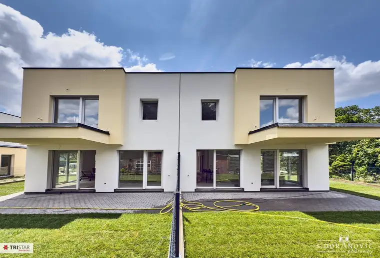 NEU! ++ ERSTBEZUG / ZIEGELMASSIV / SCHÜSSELFERTIG ++ 152,50 m² ++ 5 ZIMMER + 2 BALKONE + TERRASSE + EIGENGARTEN + 2 PKW Stellplätze ++