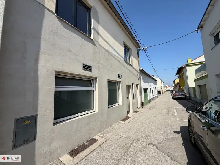 Zinshausähnliche Liegenschaft mit Geschäftslokal und 3 Wohnungen