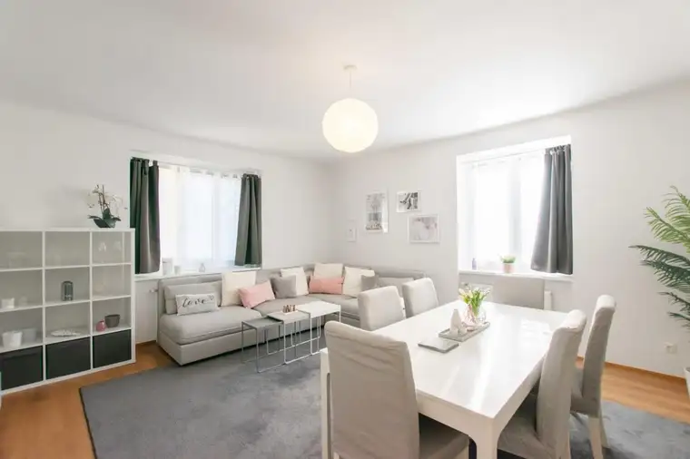Top-renovierte Wohnung mit PKW Stellplatz, Nähe ORF-Zentrum und Schlosspark, provisionsfrei