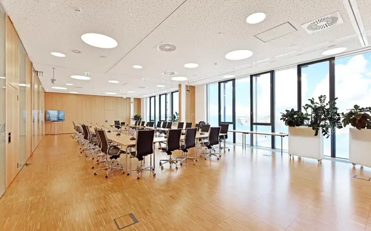 Moderne Bürofläche mit vielfältigen Zusatzangeboten in verkehrsgünstiger Lage