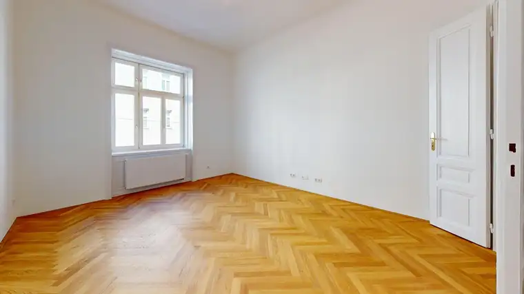 Top-sanierte 3-Zimmer-Altbauwohnung mit Süd-Balkon