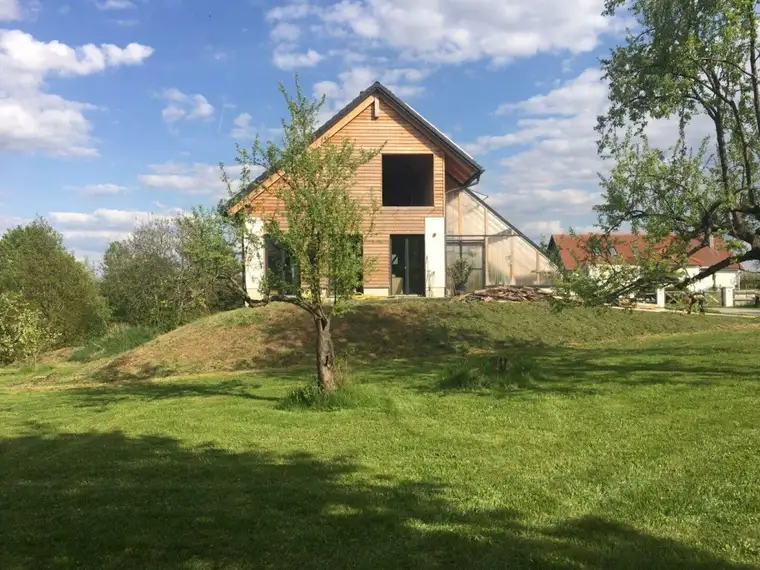 Landsehnsucht; hochwertiger Neubau mit vielfältigen Zu- und Ausbaumöglichkeiten auf 1,7 ha Grund