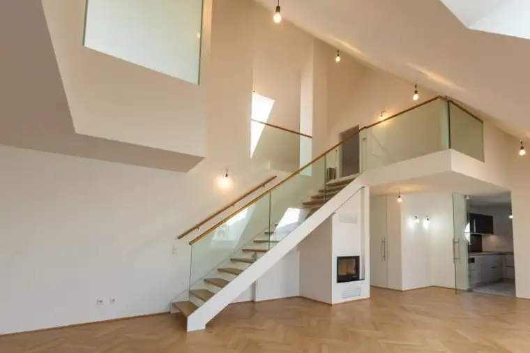 Luxuriöses Wohnen in Bestlage Döblings: Exklusive Dachgeschoss-Maisonette mit Weitblick
