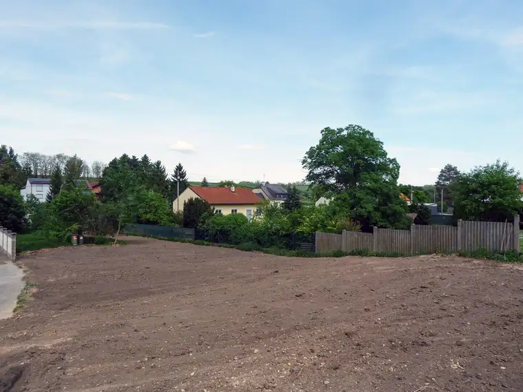 Sonniges, aufgeschlossenes Baugrundstück / kein Bauzwang