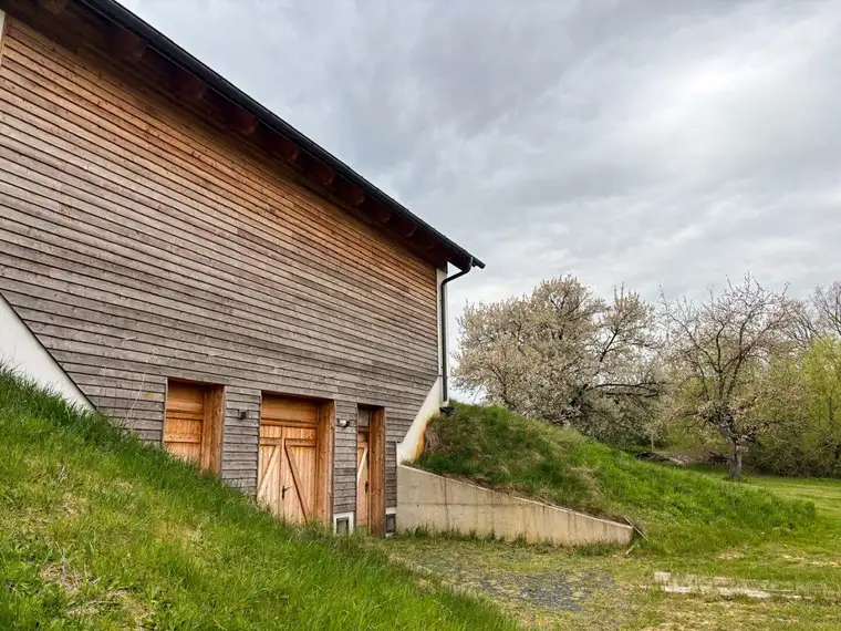 Landsehnsucht; hochwertiger Neubau mit vielfältigen Zu- und Ausbaumöglichkeiten auf 1,7 ha Grund