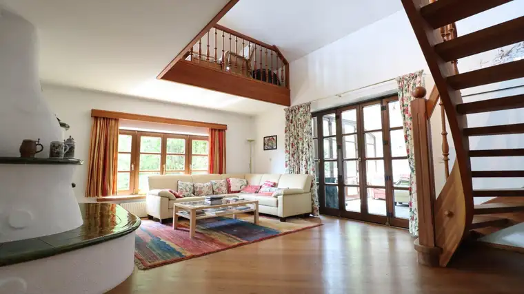 Großzügiges Landhaus in ruhiger, sonniger Aussichtslage