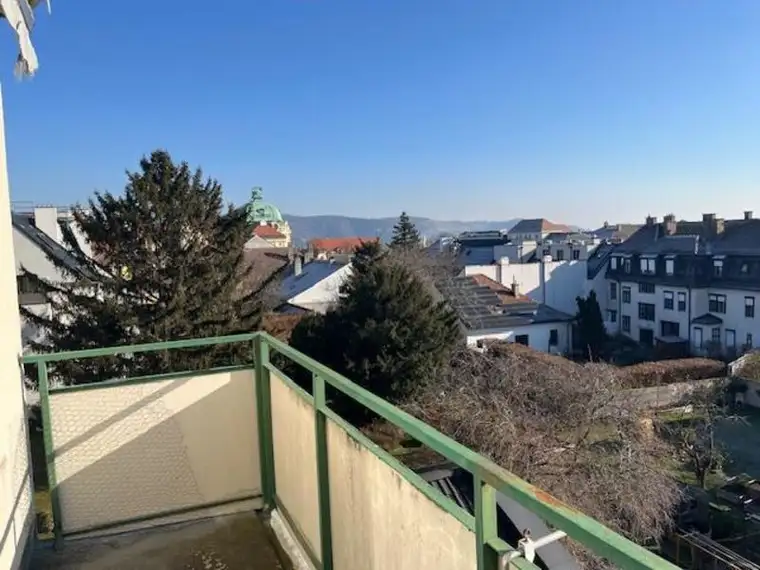 sonniges, zentrales 3-Zimmereigentum mit Balkon und Panoramablick 