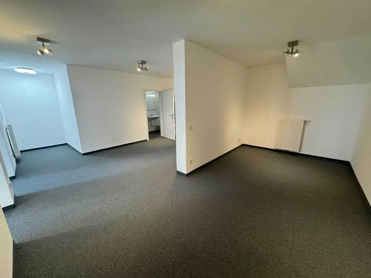 Verkauf einer Eigentumseinheit im Erdgeschoss für Geschäft, Atelier, Praxis, Büro im Zentrum von Linz