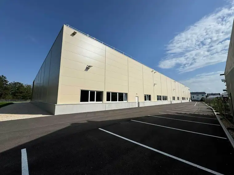 Moderne Hallenfläche mit Büro in Pasching zu vermieten
